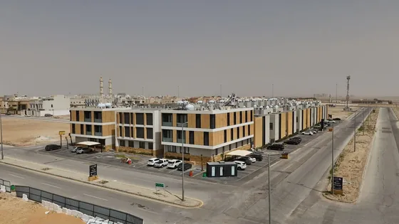 لقطة جوية — الكتلة السكنية والشارع