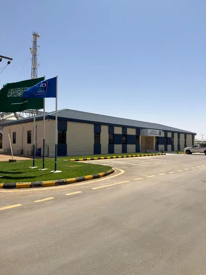 الواجهة الأمامية وطريق الوصول