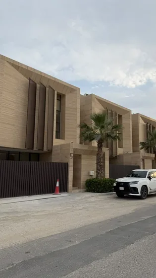 الواجهات المتتابعة على الشارع