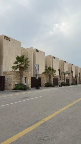 الشارع والواجهات الجانبية