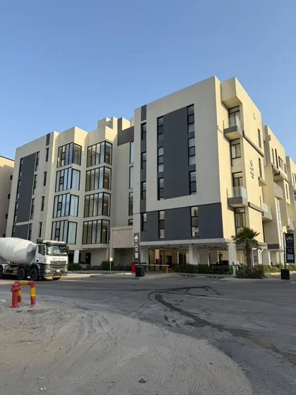 المبنى وأعمال الموقع
