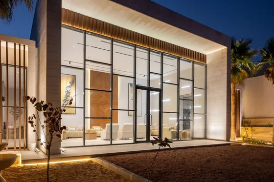 الواجهة الزجاجية بعد الإنجاز