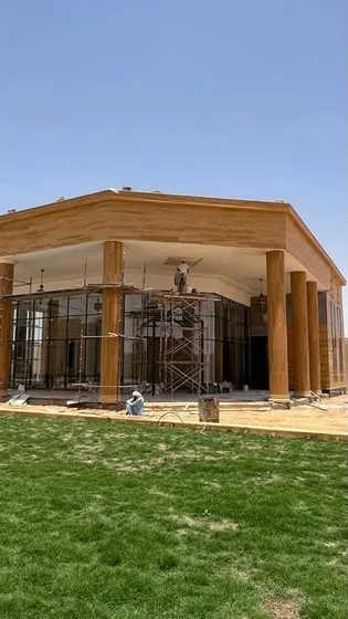 مظلة الأعمدة أثناء التنفيذ