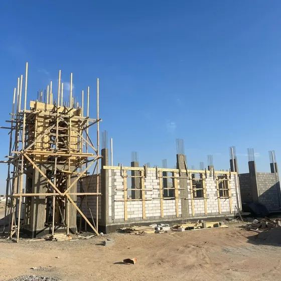 بيت الدرج وجدران البلوك