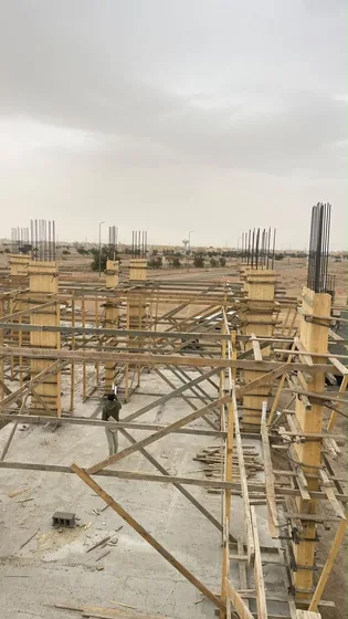 شبكة الأعمدة فوق السقف المصبوب